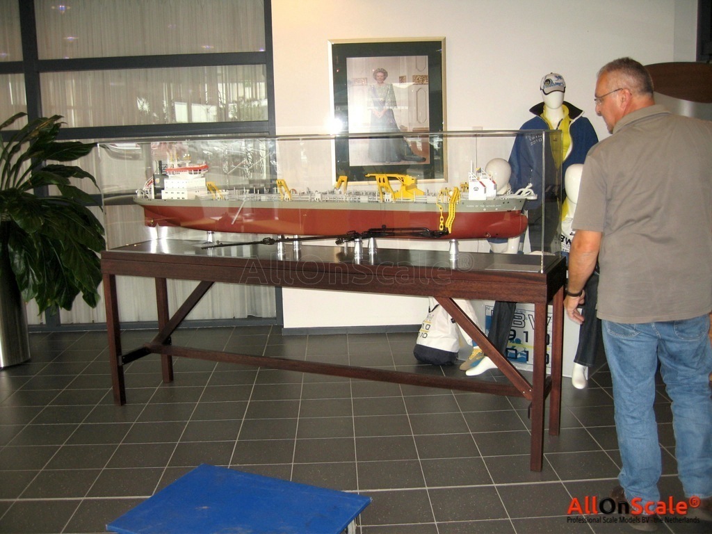 Boskalis Queen of the Netherlands 1:100