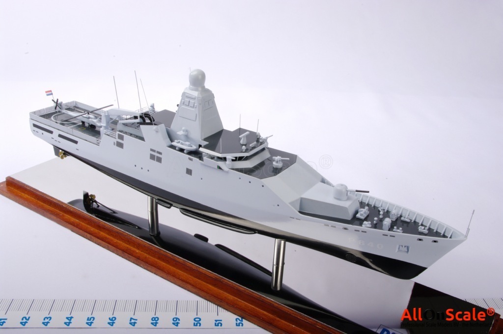 Damen Schelde P840 1:400