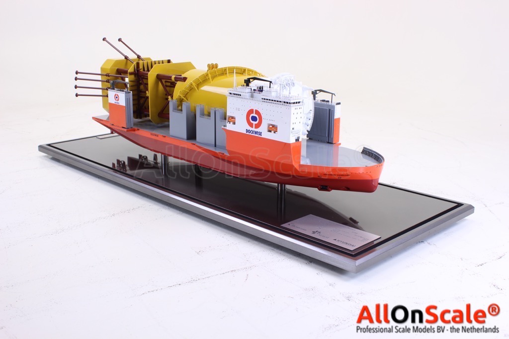 Dockwise Vanguard + Aasta Hansteen SPAR 1:400