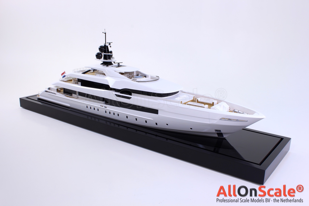 Heesen Yacht 1:50