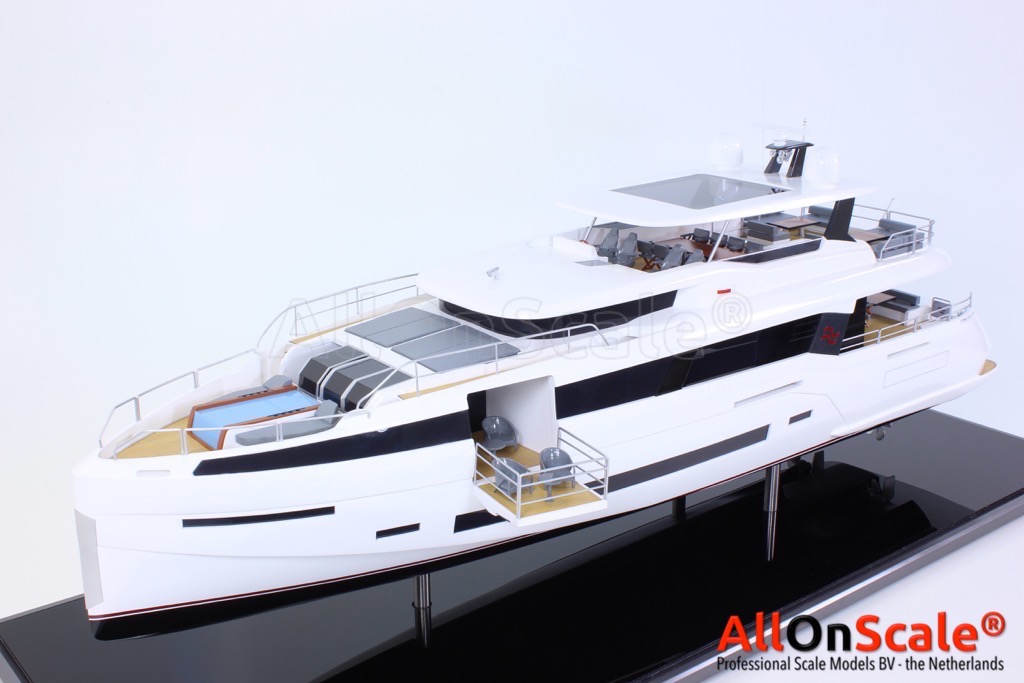 Sirena Yachts Sirena85 1:20